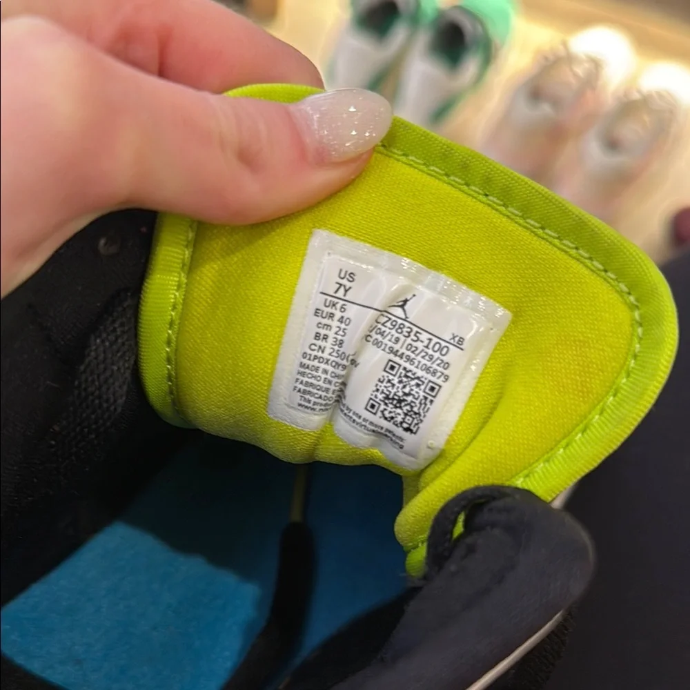 Air Jordan 1 Mid Multicolor Sneakers - Picture 6 of 6